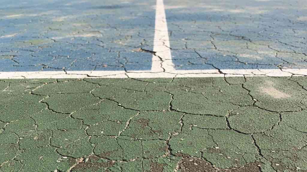 Visible Surface Cracks and Damage